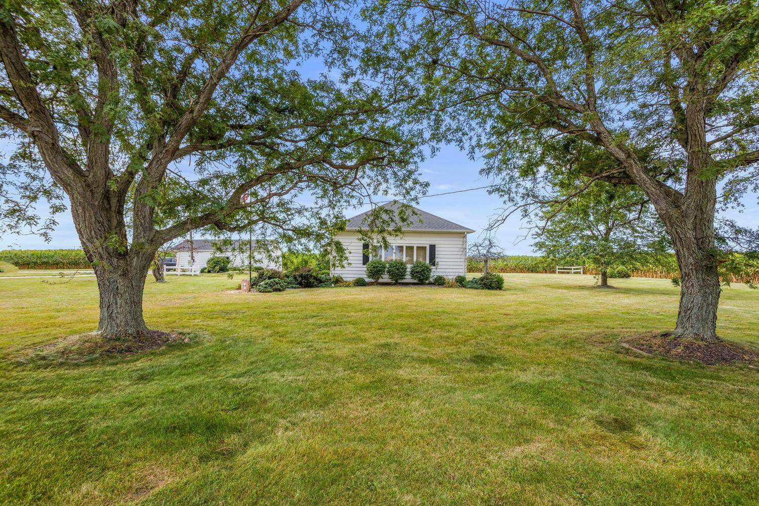 233 County Road 3400, Foosland, IL 61845