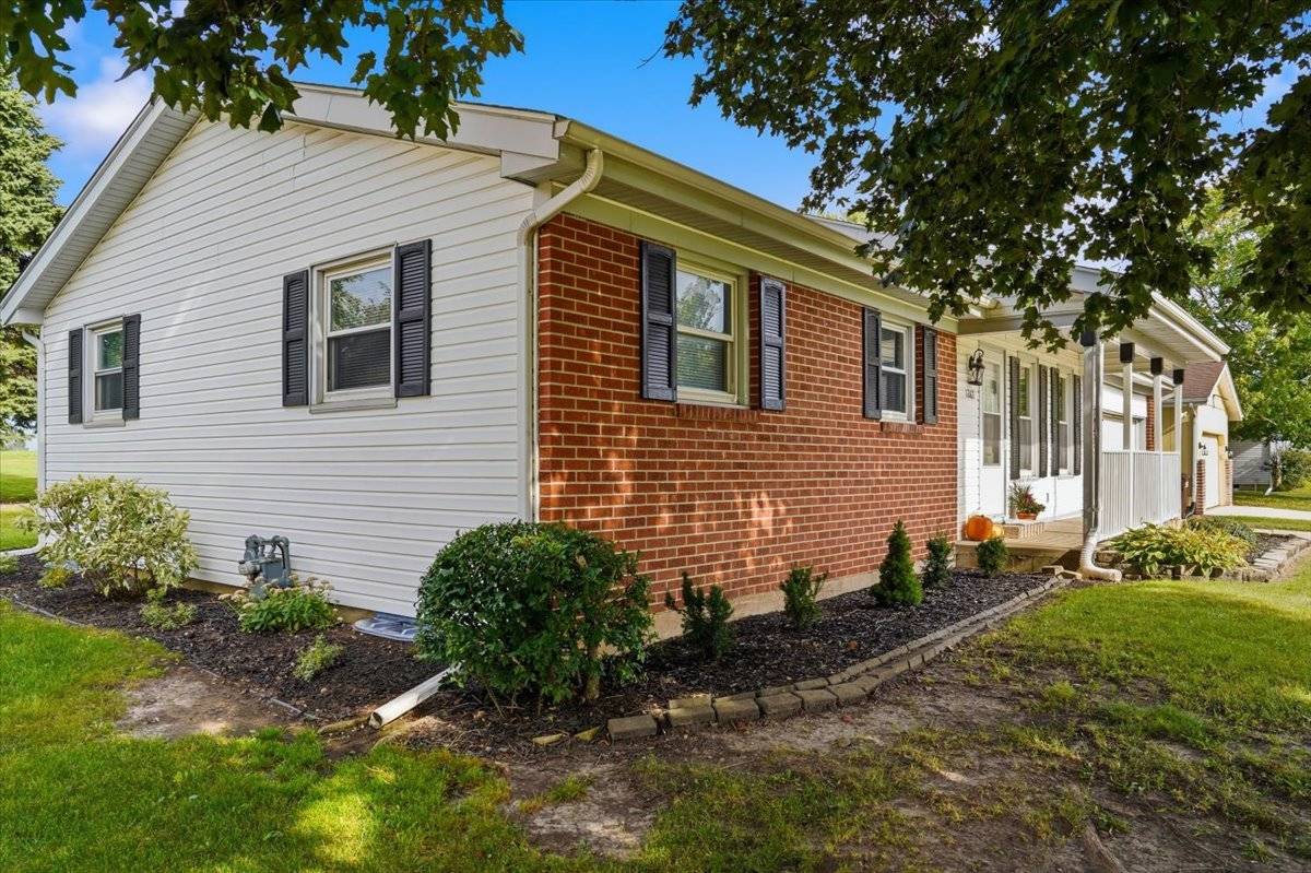 1267 Sunnymeade DR, Rochelle, IL 61068