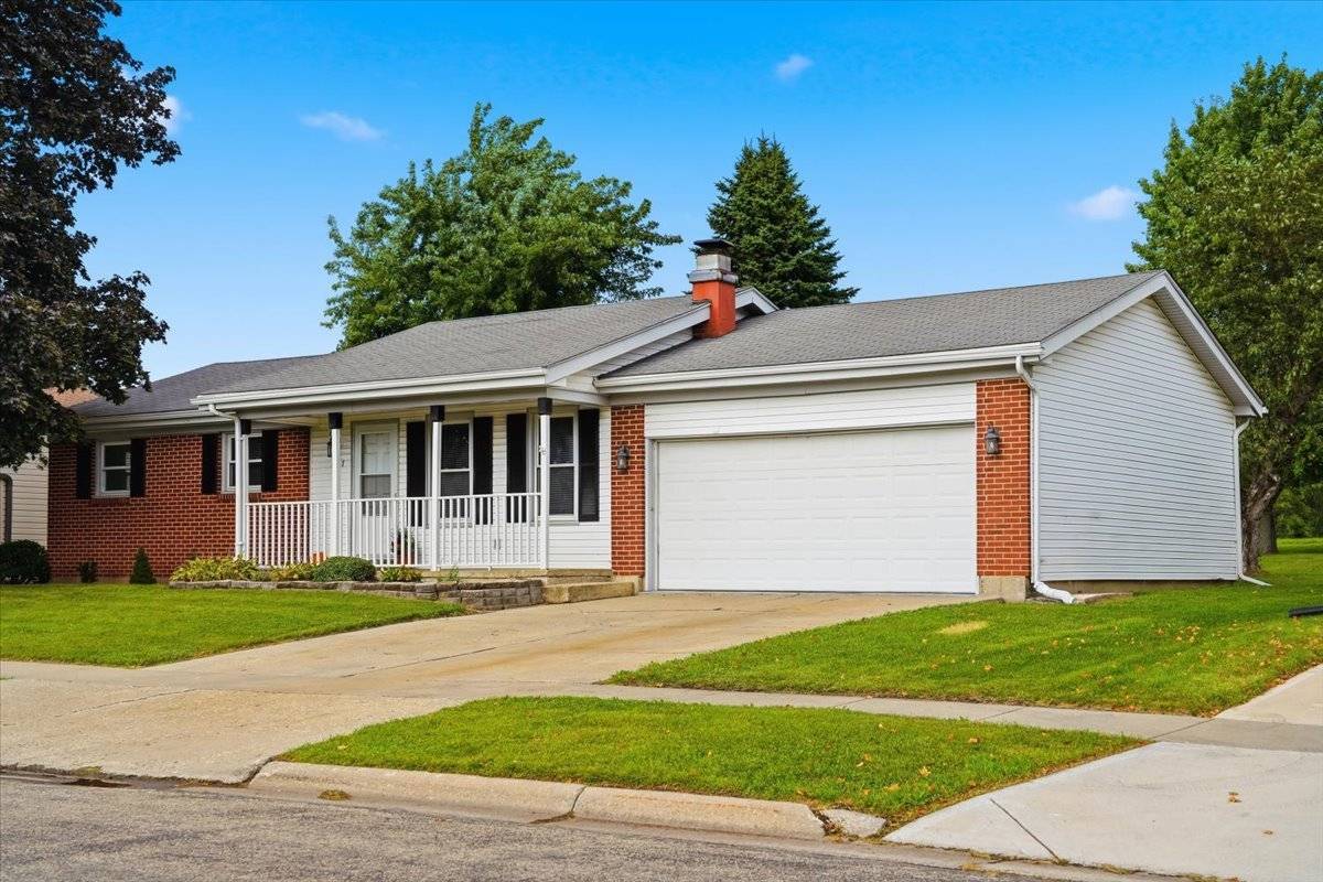 1267 Sunnymeade DR, Rochelle, IL 61068