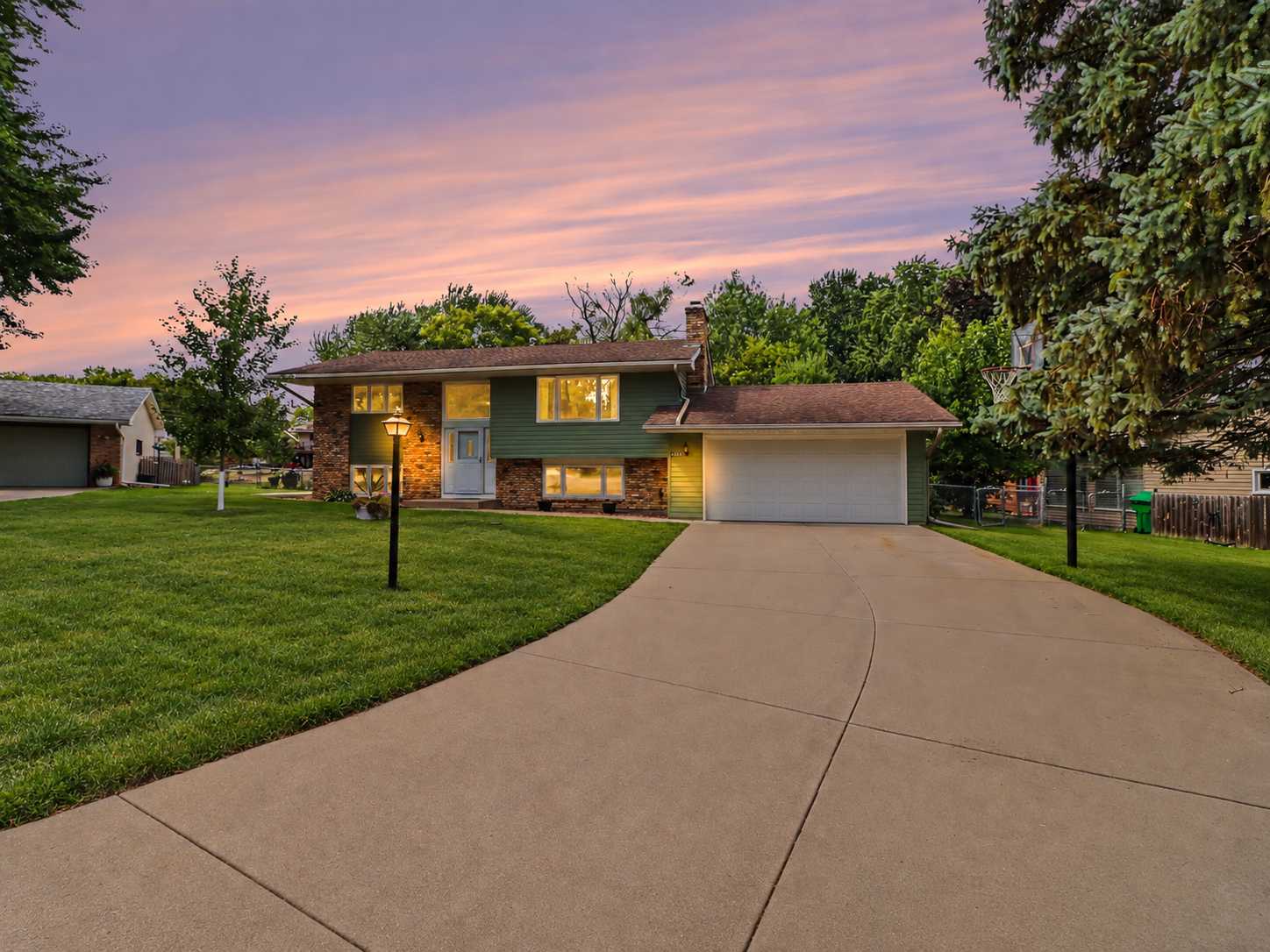 4833 Ensign AVE N, Brooklyn Park, MN 55428