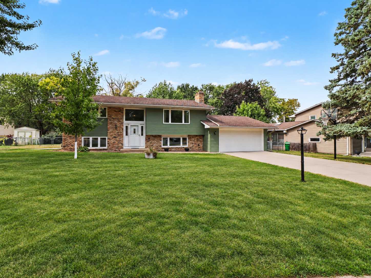 4833 Ensign AVE N, Brooklyn Park, MN 55428