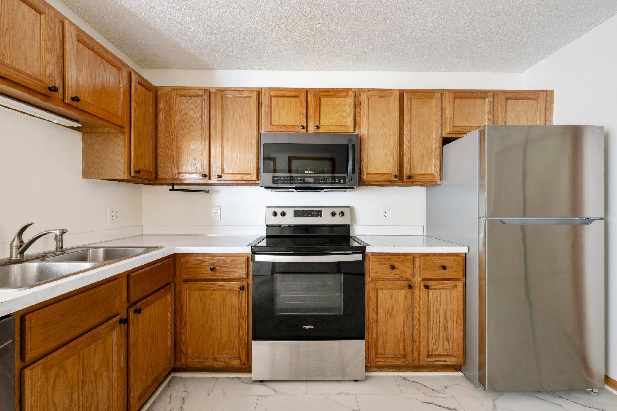 11240 Providence LN, Eden Prairie, MN 55344