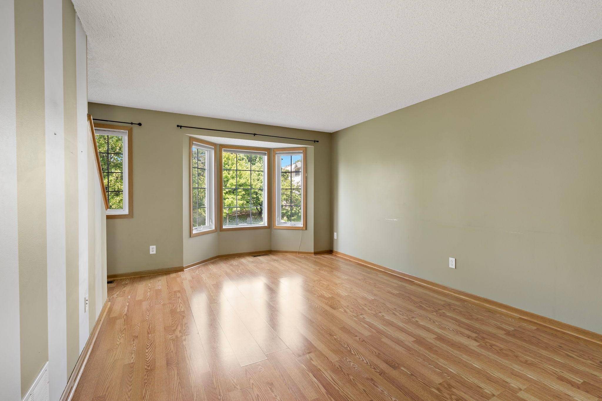 7772 Arboretum Village CIR, Chanhassen, MN 55317