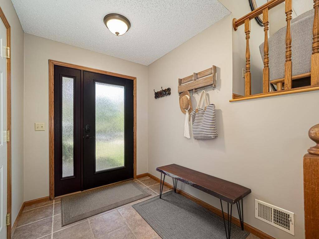 11900 Baypoint DR, Burnsville, MN 55337