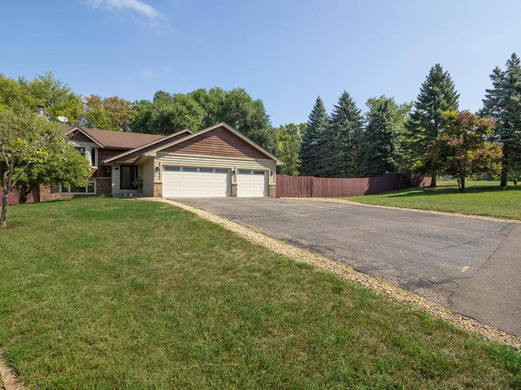 11900 Baypoint DR, Burnsville, MN 55337