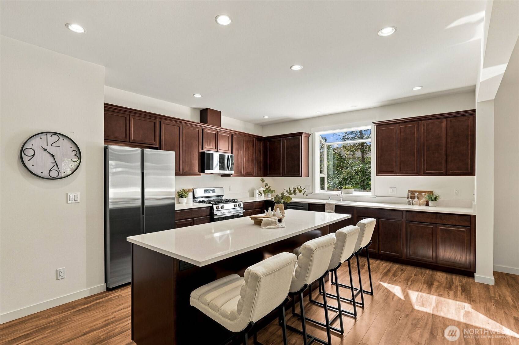 3041 Loch Ness LOOP, Mount Vernon, WA 98273