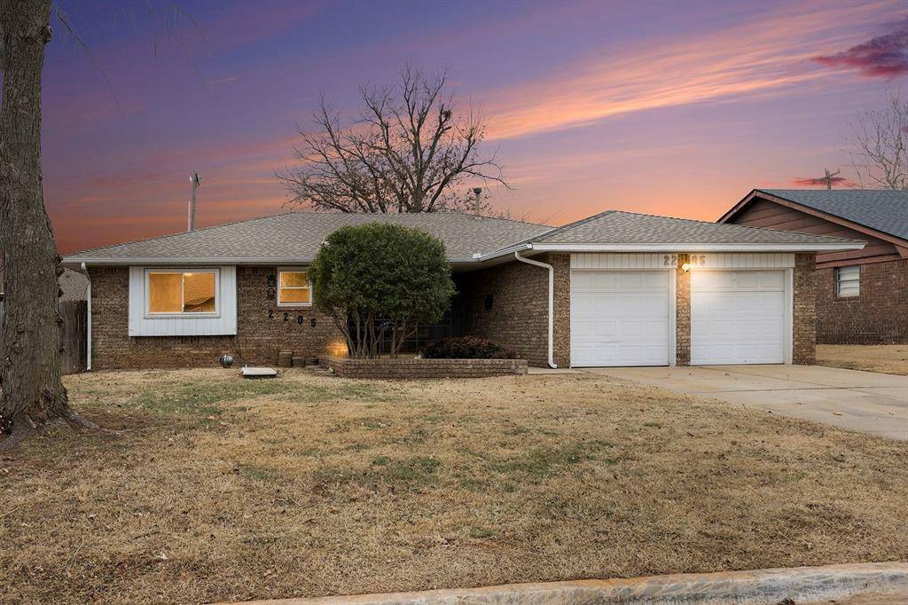 2205 Bellaire DR, Moore, OK 73160