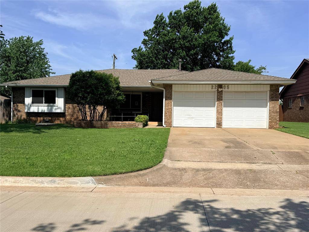 2205 Bellaire DR, Moore, OK 73160