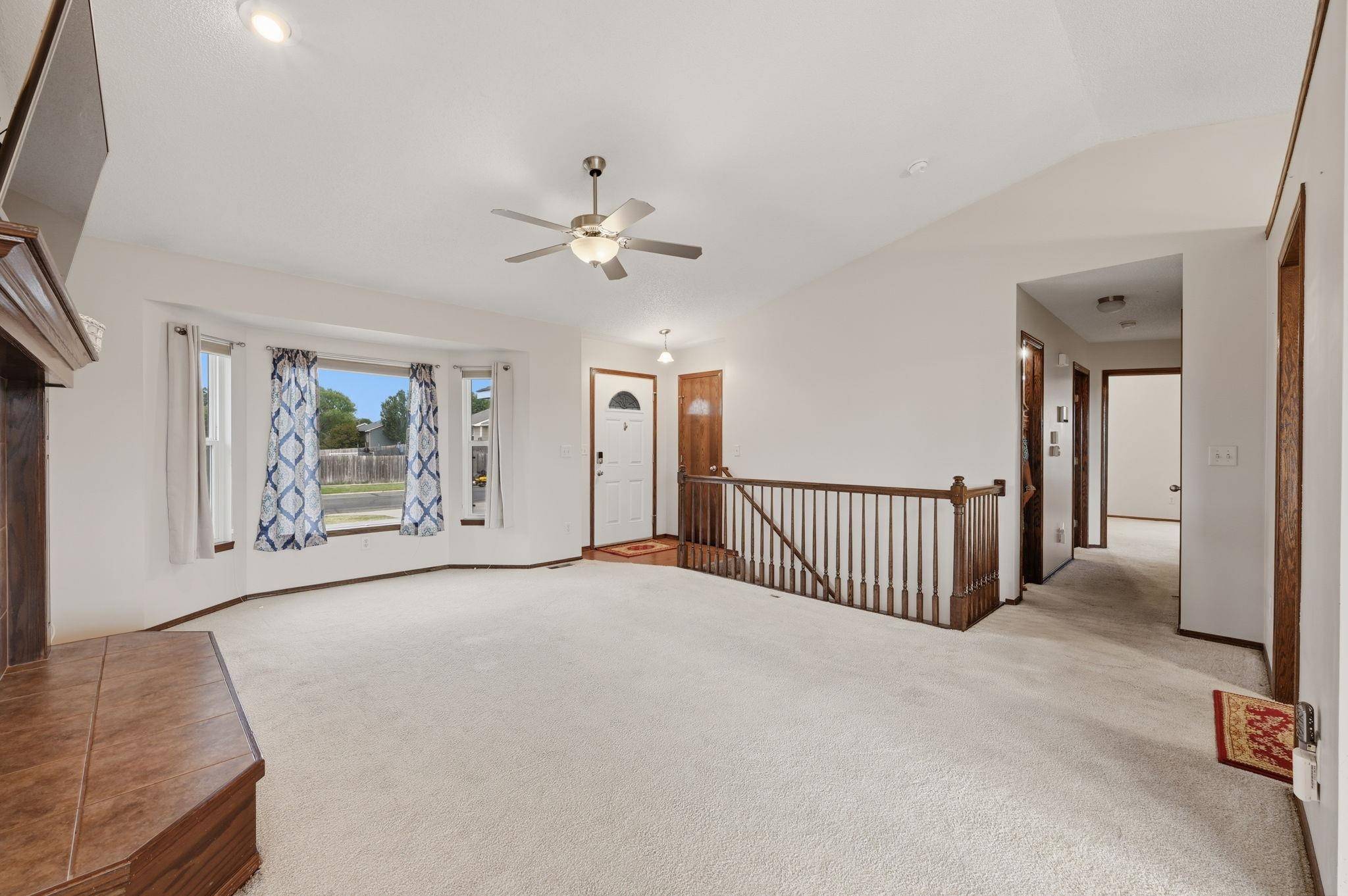 1805 N McRae Dr, Goddard, KS 67052
