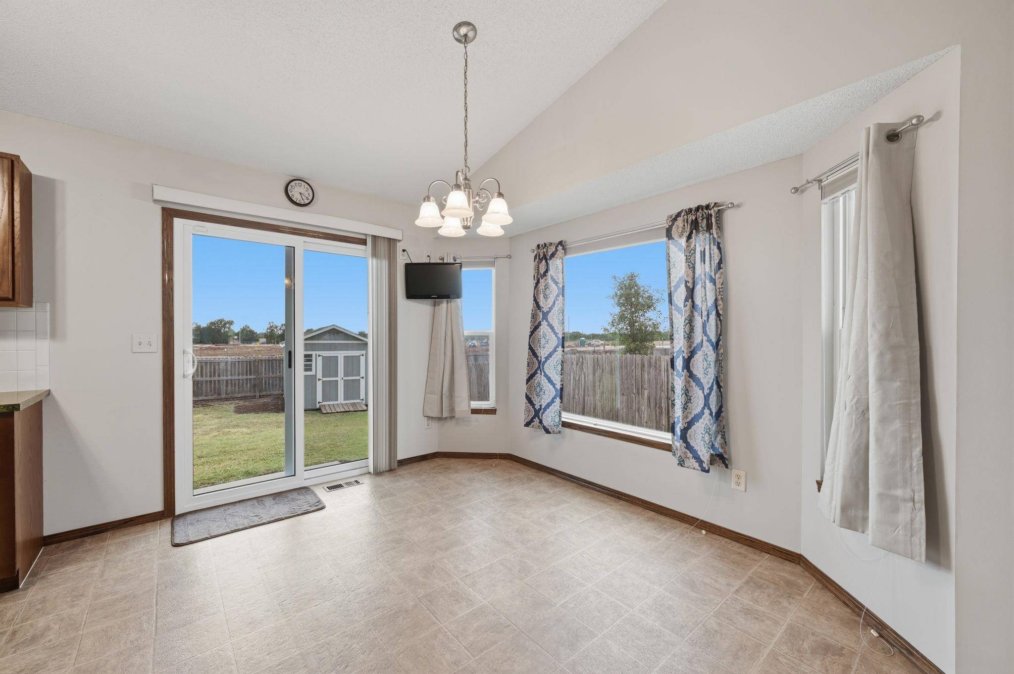 1805 N McRae Dr, Goddard, KS 67052