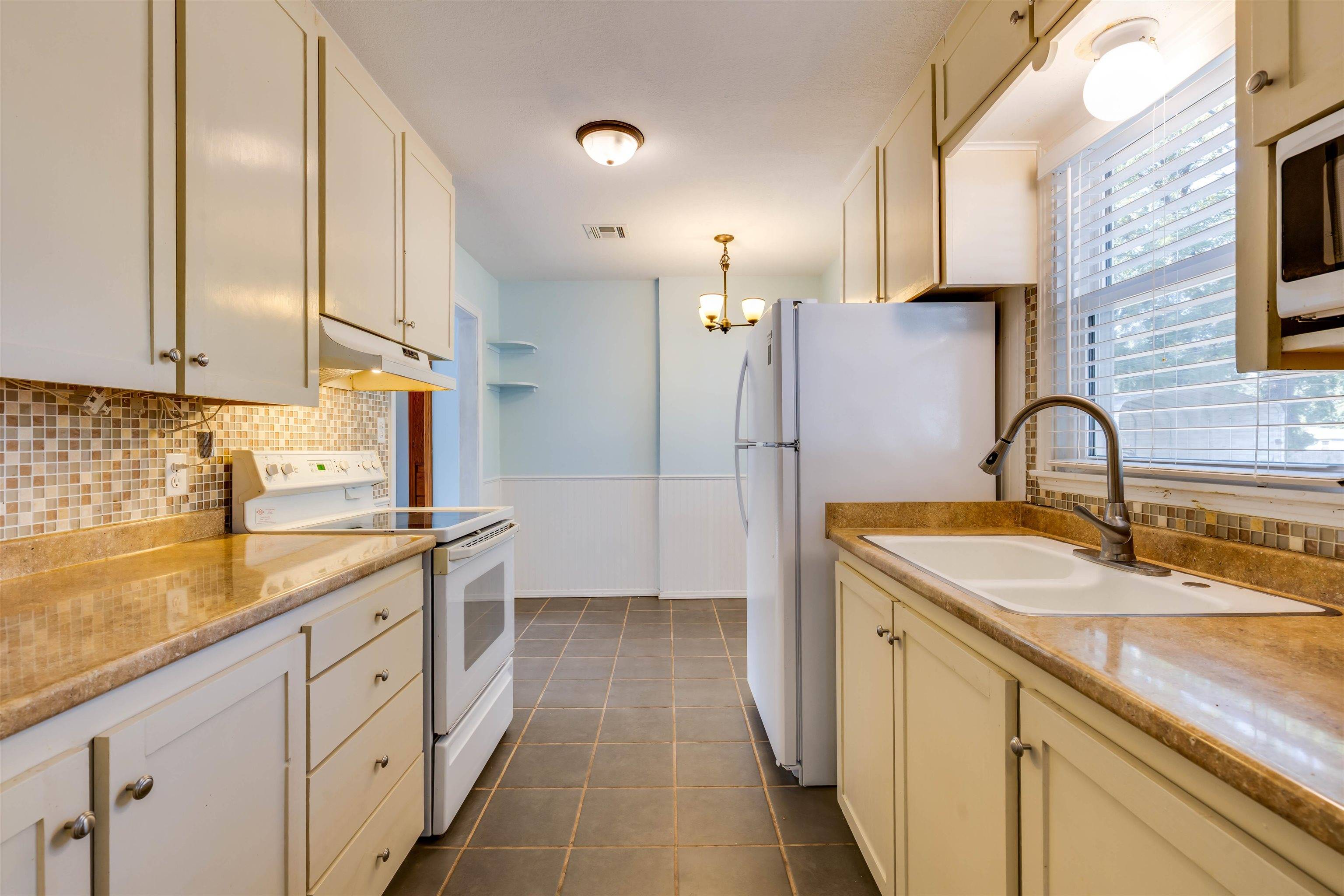 623 Grandview Ave., Newton, KS 67114