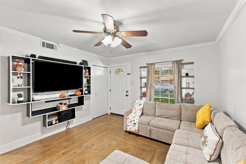 3214 Parker Street, Irving, TX 75062