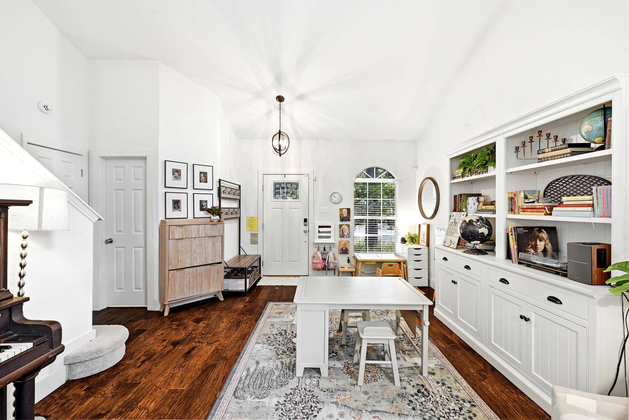 8014 Doe Meadow DR, Austin, TX 78749