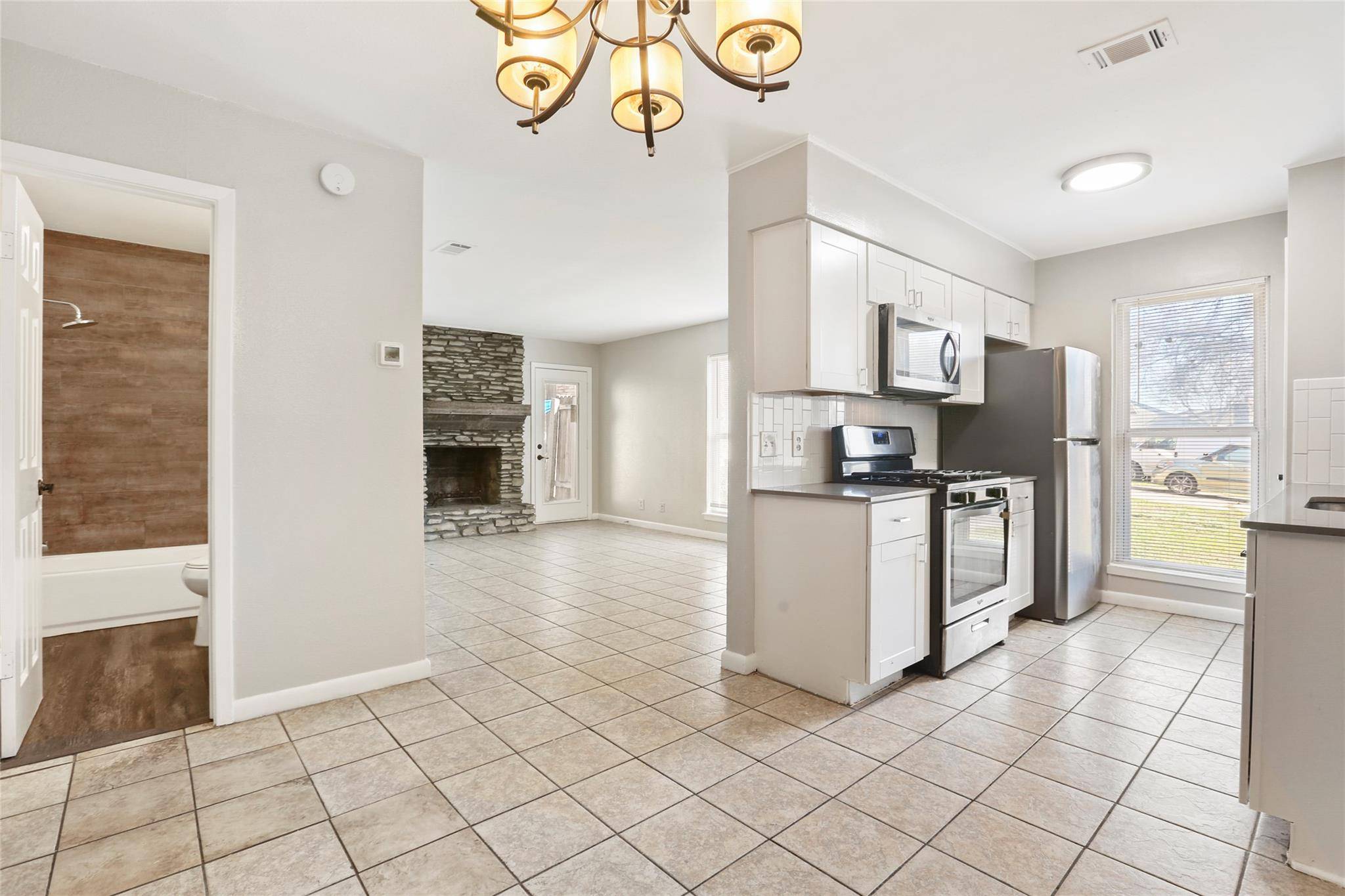 1408 Valleyridge CIR #102, Austin, TX 78704