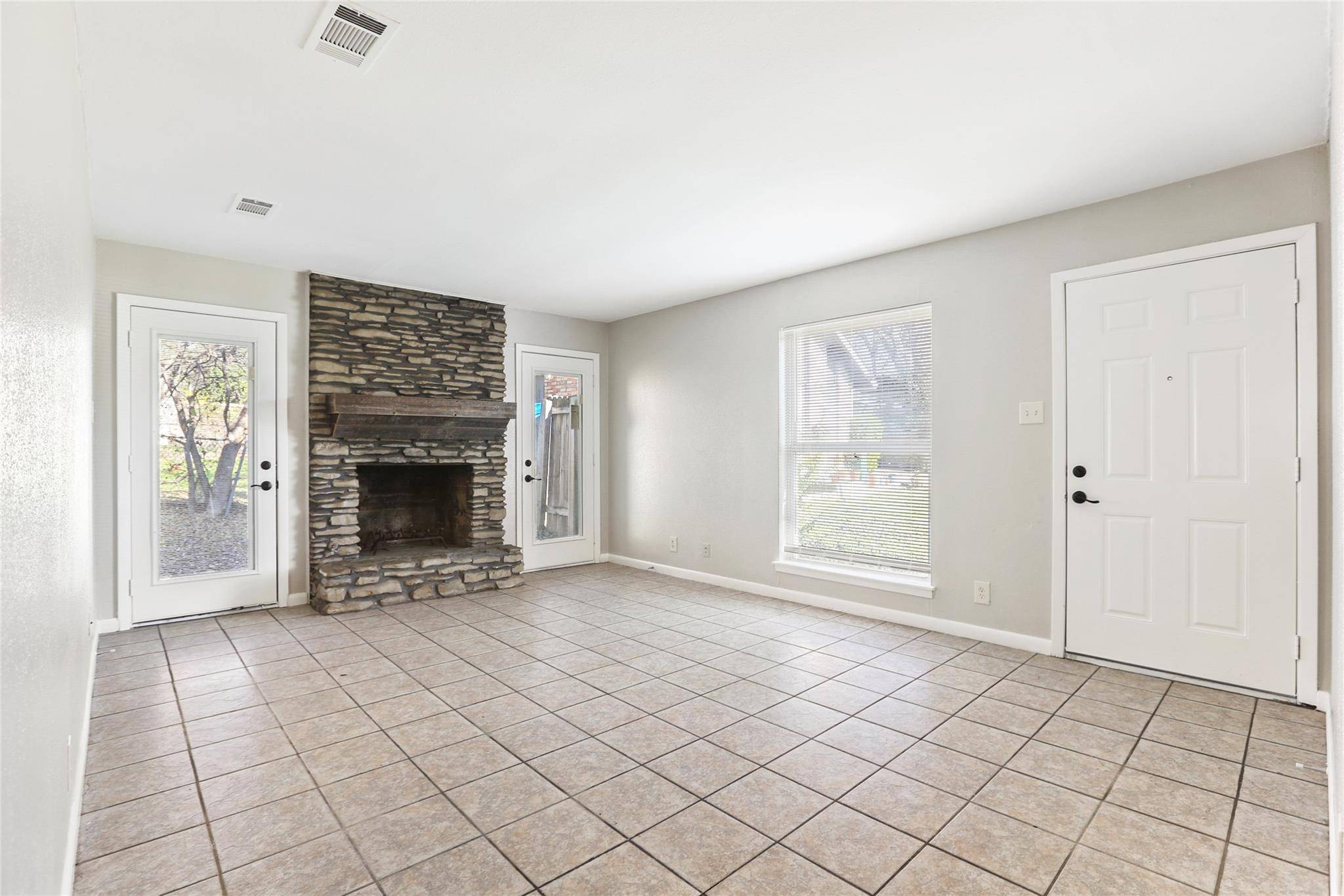1408 Valleyridge CIR #102, Austin, TX 78704