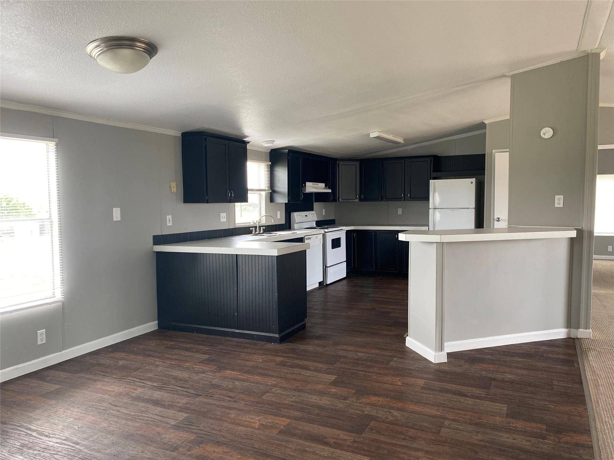 110 Thomas Park DR, Hutto, TX 78634