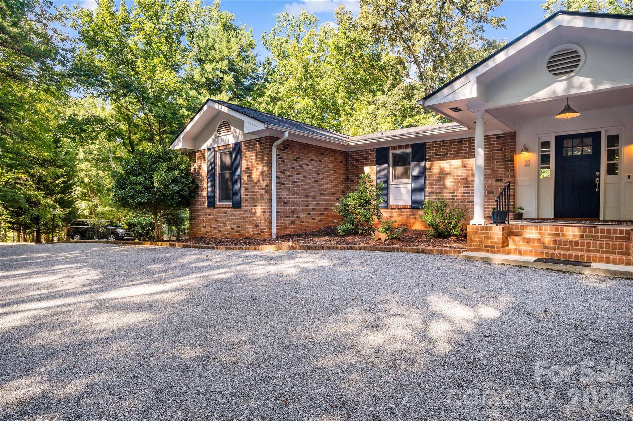 1137 Mountain Laurel DR, Columbus, NC 28722