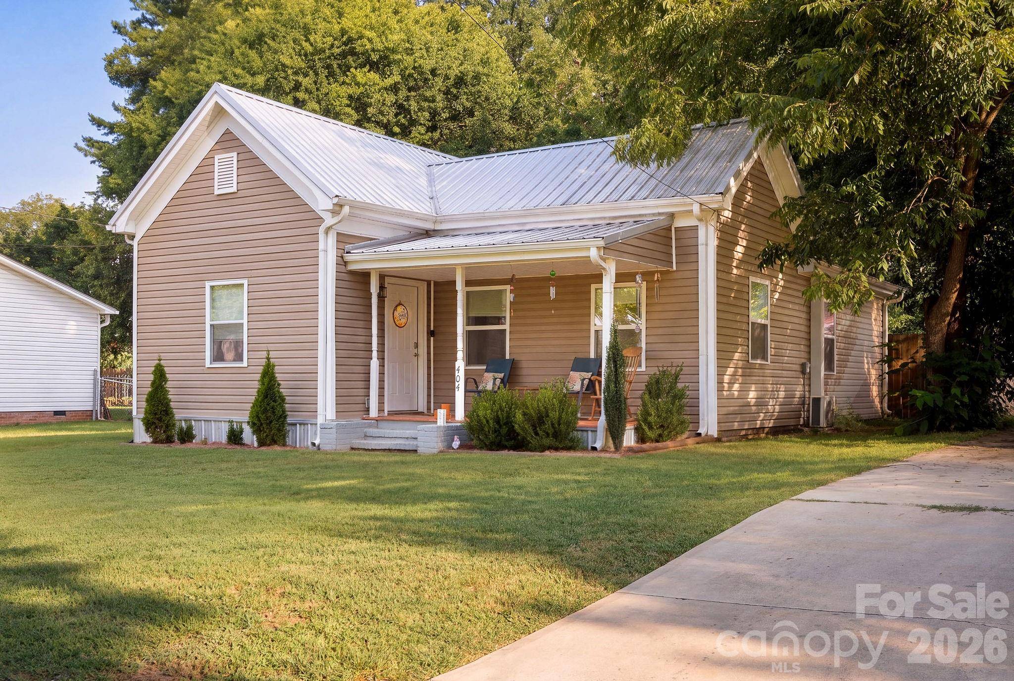 404 W 7th AVE, Lexington, NC 27292