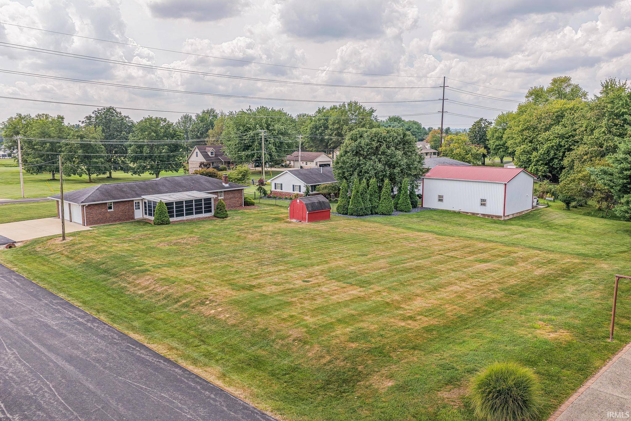 372 E Sunset DR, Huntingburg, IN 47542