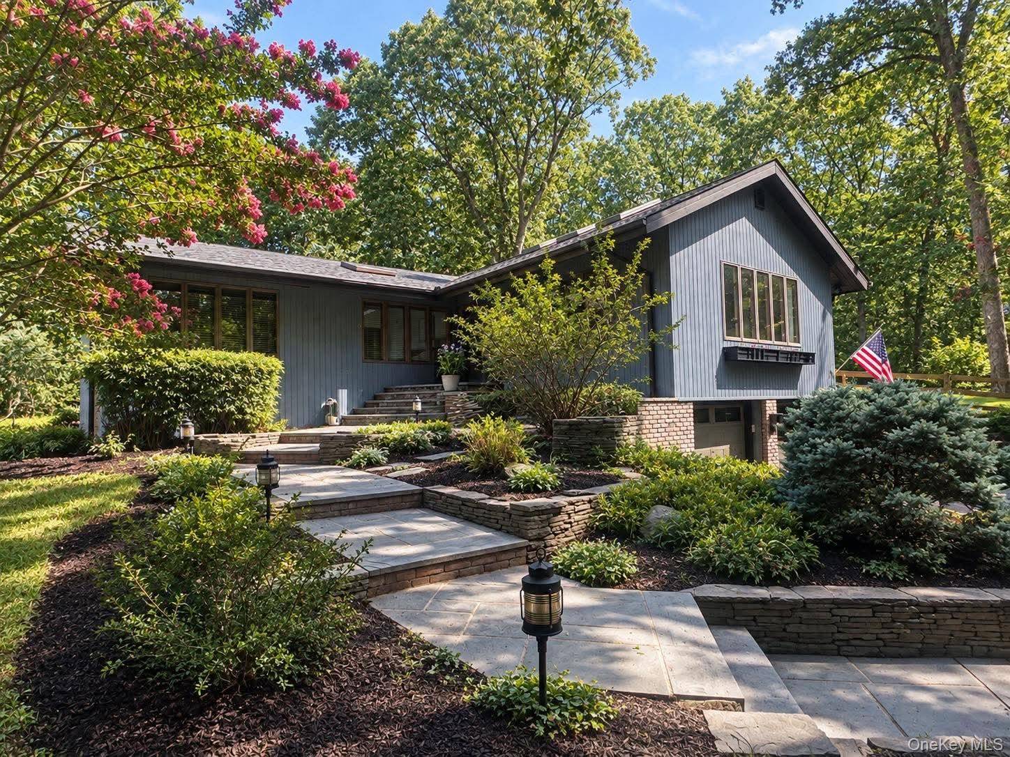 1 Pheasant LN, Lloyd Neck, NY 11743