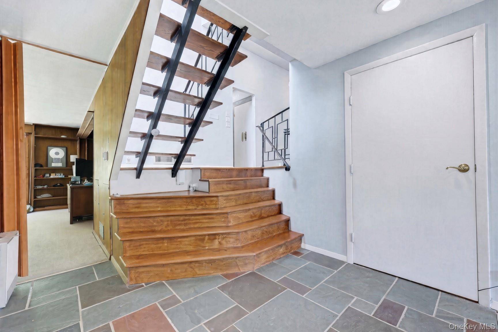 6 Lark AVE, White Plains, NY 10607