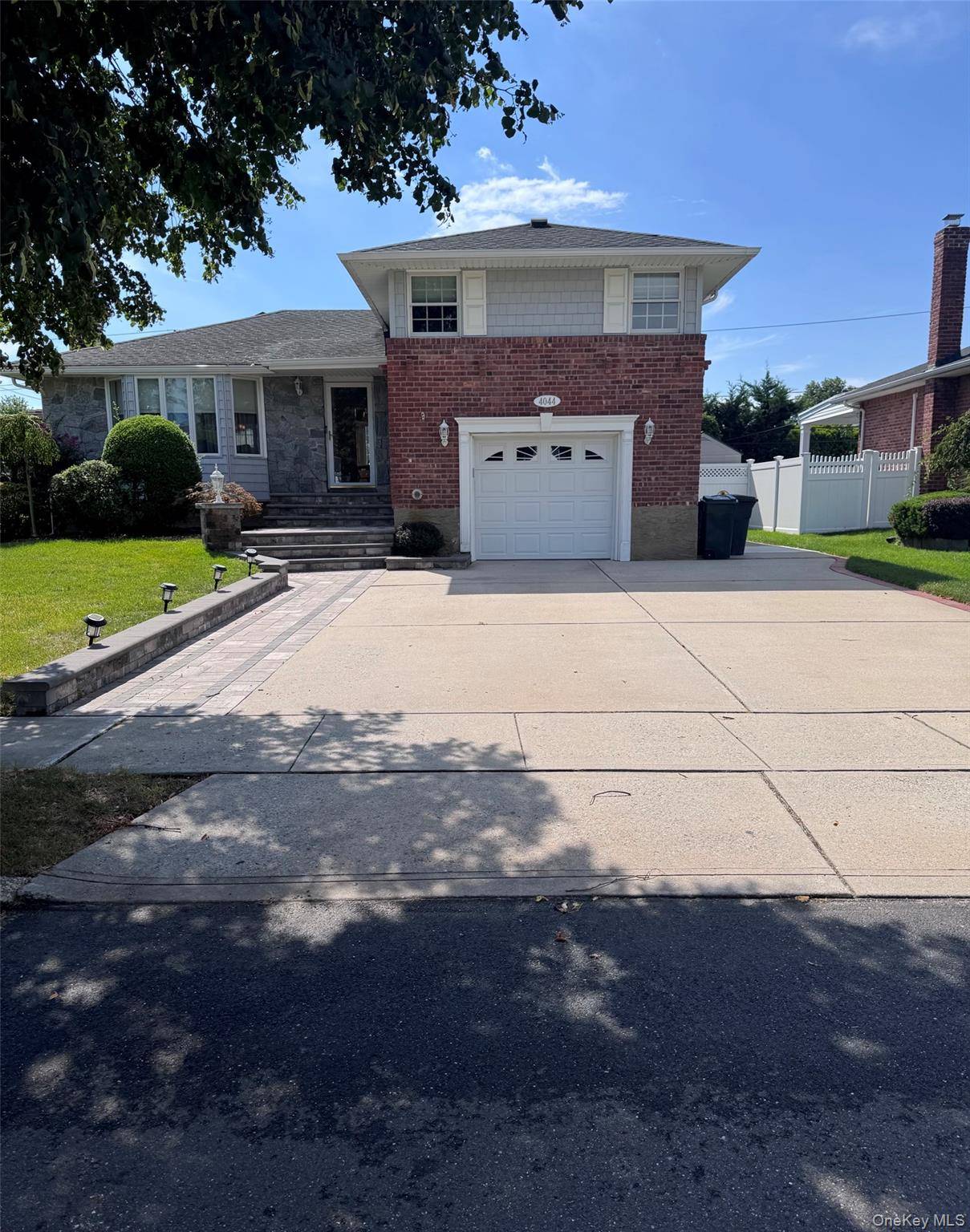 4044 Meadow LN, Seaford, NY 11783