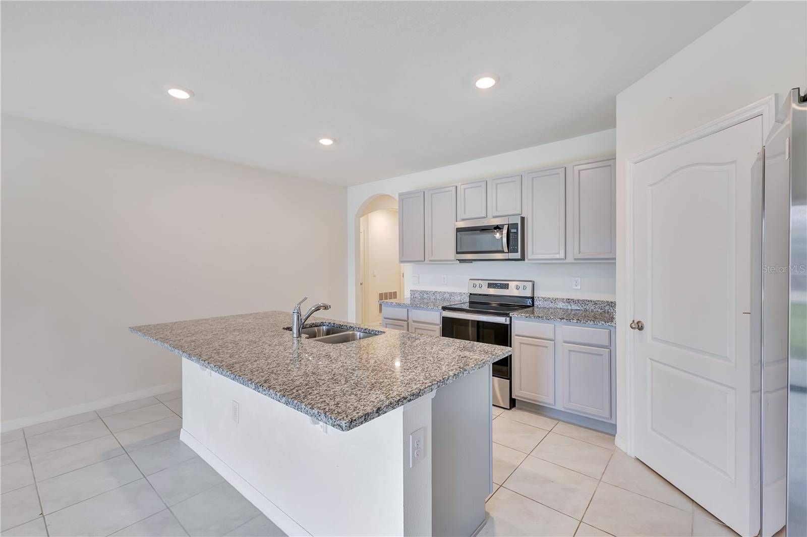 6766 GRACE HAMMOCK RD, St Cloud, FL 34773