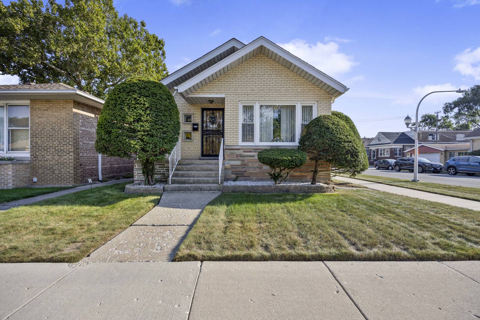 2333 E 83rd ST, Chicago, IL 60617