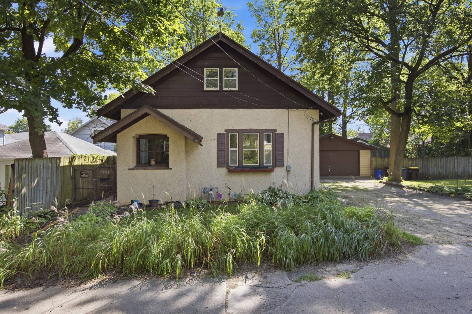 1725 Dave CT, Rockford, IL 61104