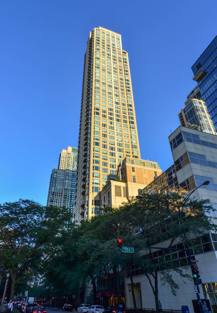 25 E SUPERIOR ST #3701, Chicago, IL 60611