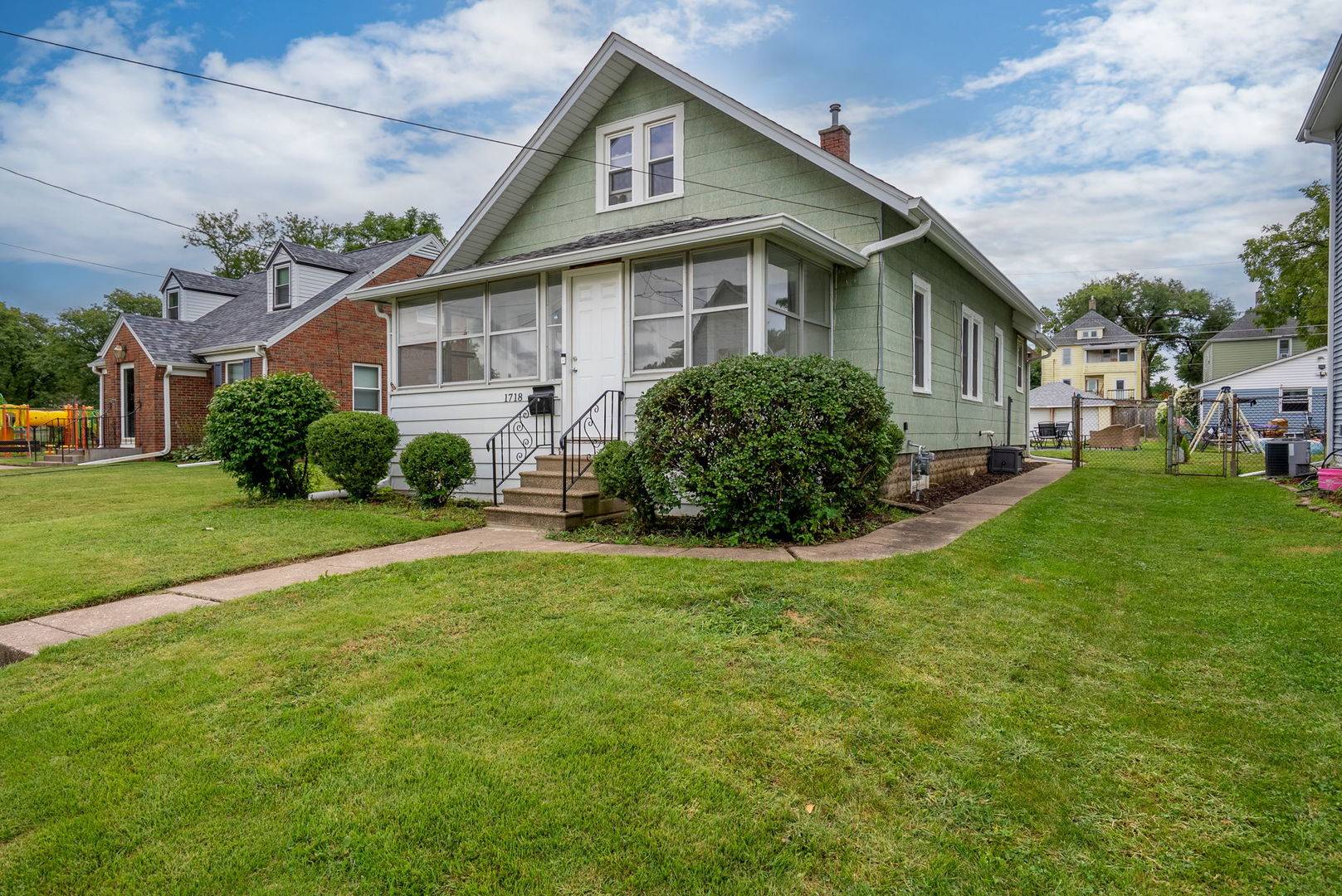 1718 13th AVE, Moline, IL 61265