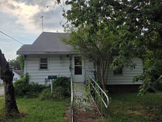 1029 S Mckinley ST, Harrisburg, IL 62946