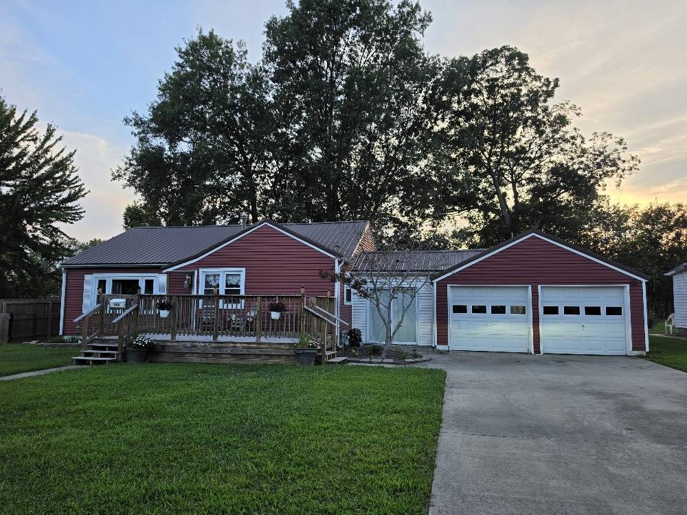 534 Tar Spring DR, Carmi, IL 62821