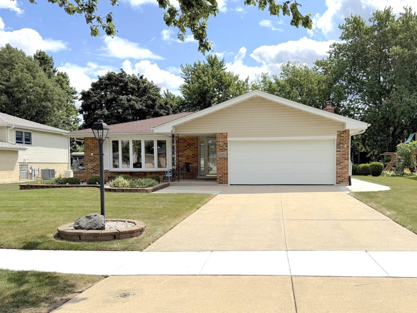 7129 Exner RD, Darien, IL 60561