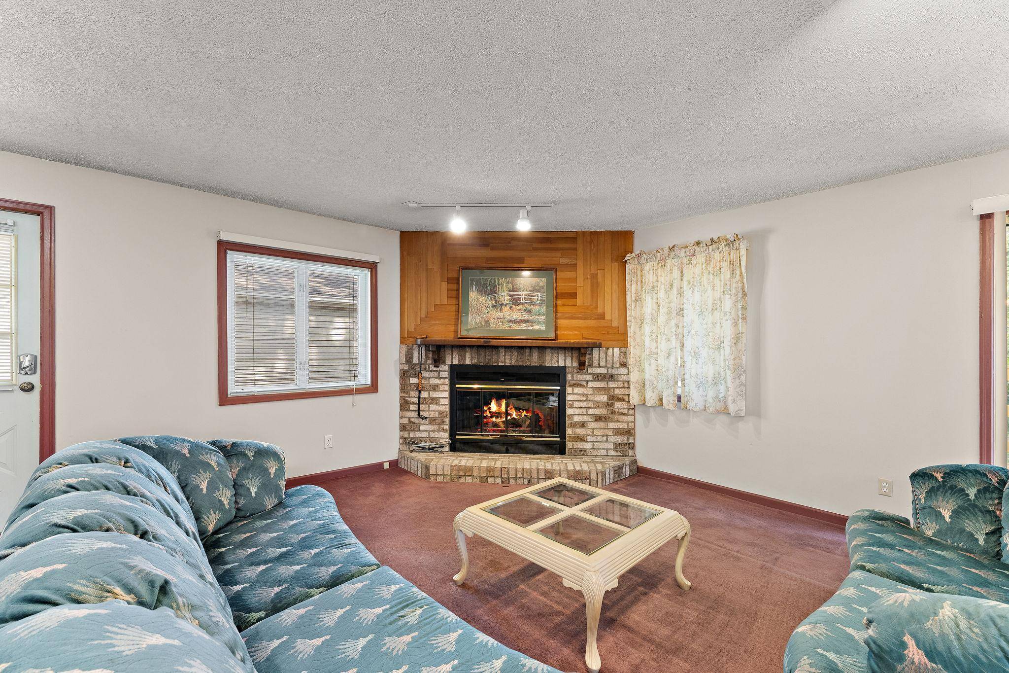 2986 Woodbridge ST, Roseville, MN 55113