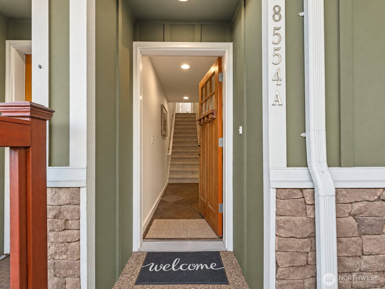 8554 A Mary AVE NW, Seattle, WA 98117