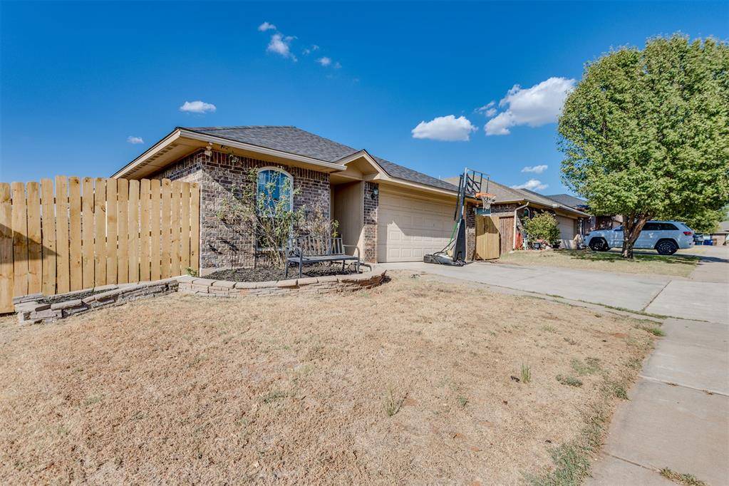 12321 SW 9th TER, Yukon, OK 73099