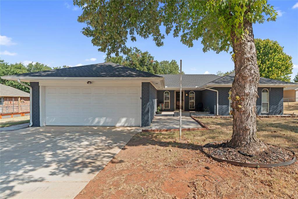 1821 W Cedar Ridge DR, Mustang, OK 73064