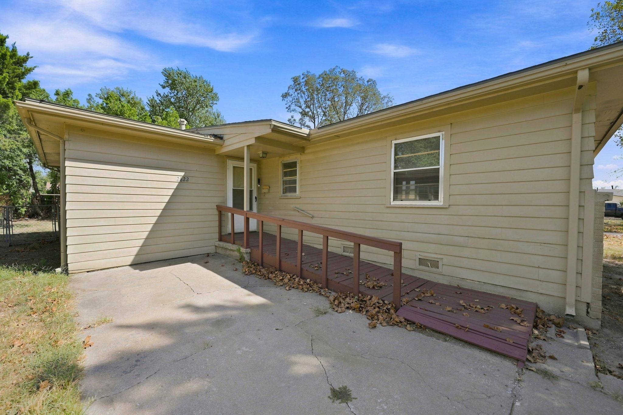 2822 S Santa fe, Wichita, KS 67216