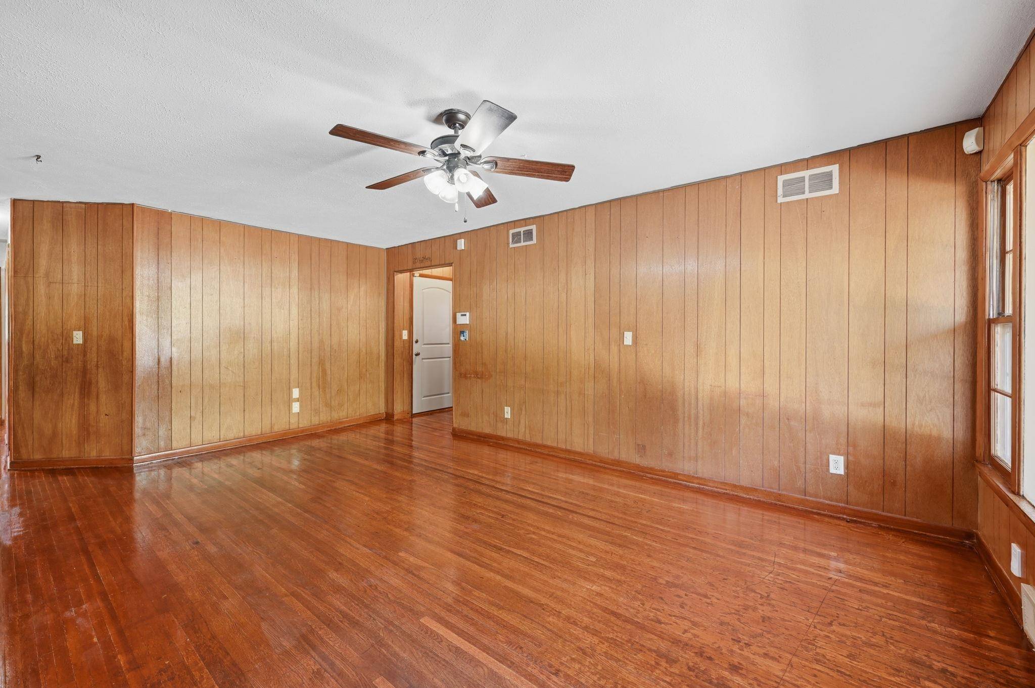 2822 S Santa fe, Wichita, KS 67216