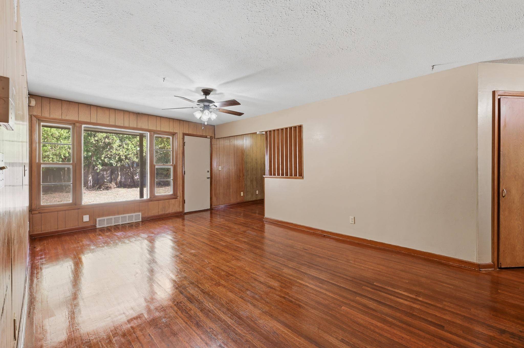 2822 S Santa fe, Wichita, KS 67216