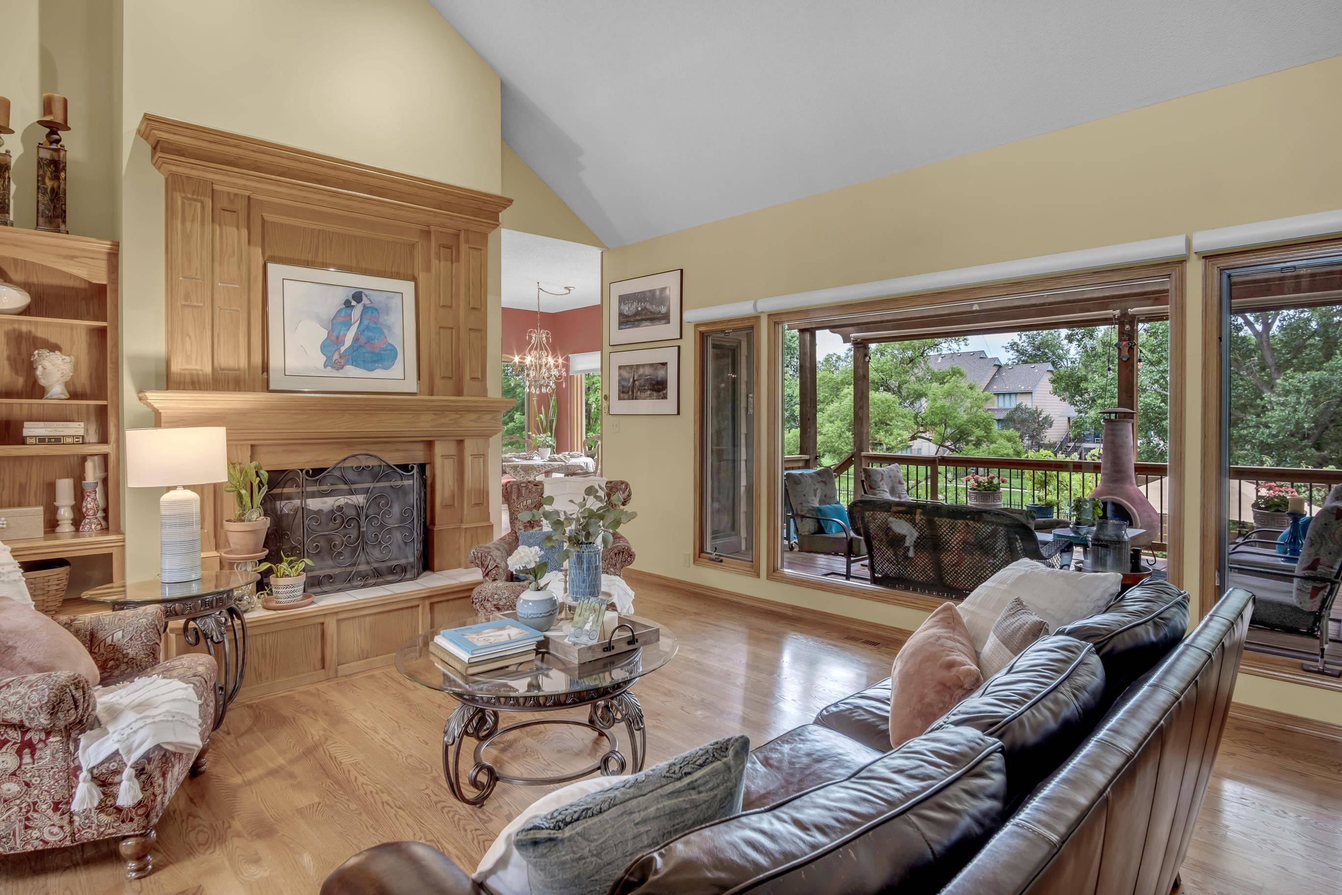 1039 N Post Oak Rd, Wichita, KS 67206