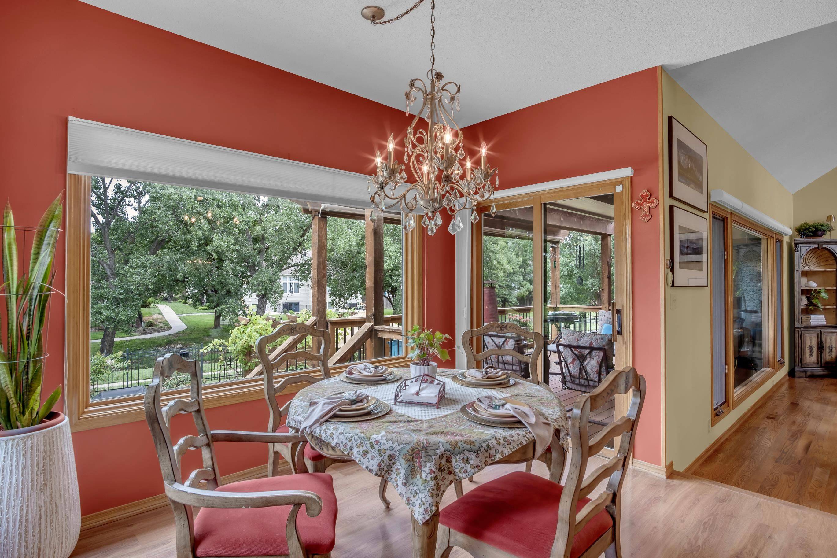 1039 N Post Oak Rd, Wichita, KS 67206