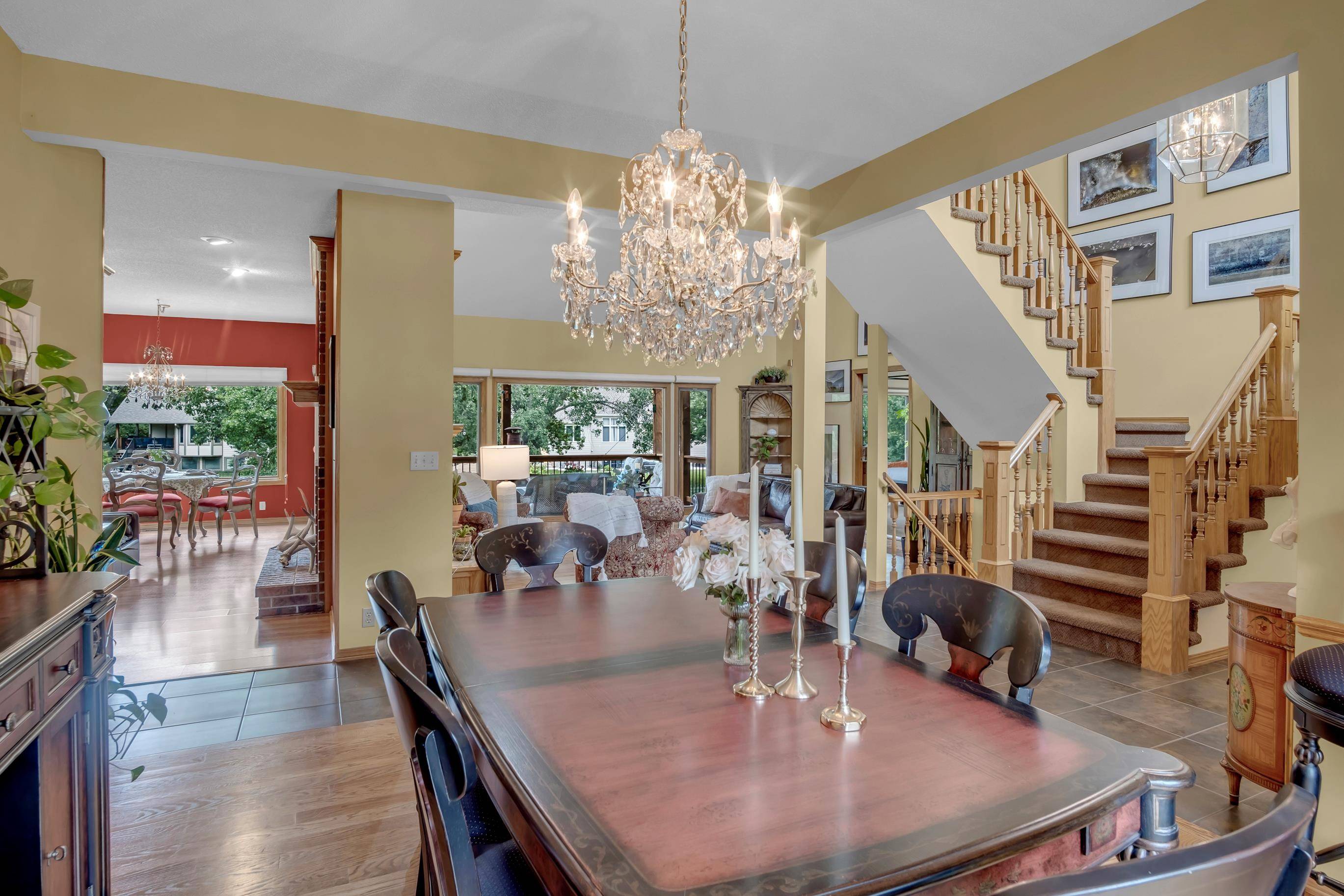 1039 N Post Oak Rd, Wichita, KS 67206