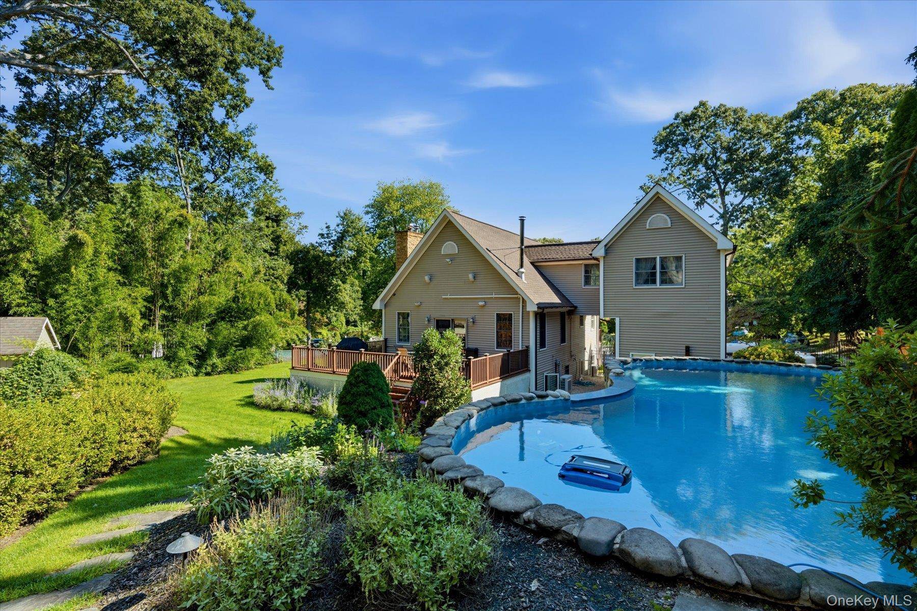 24 Sylvan LN, Miller Place, NY 11764