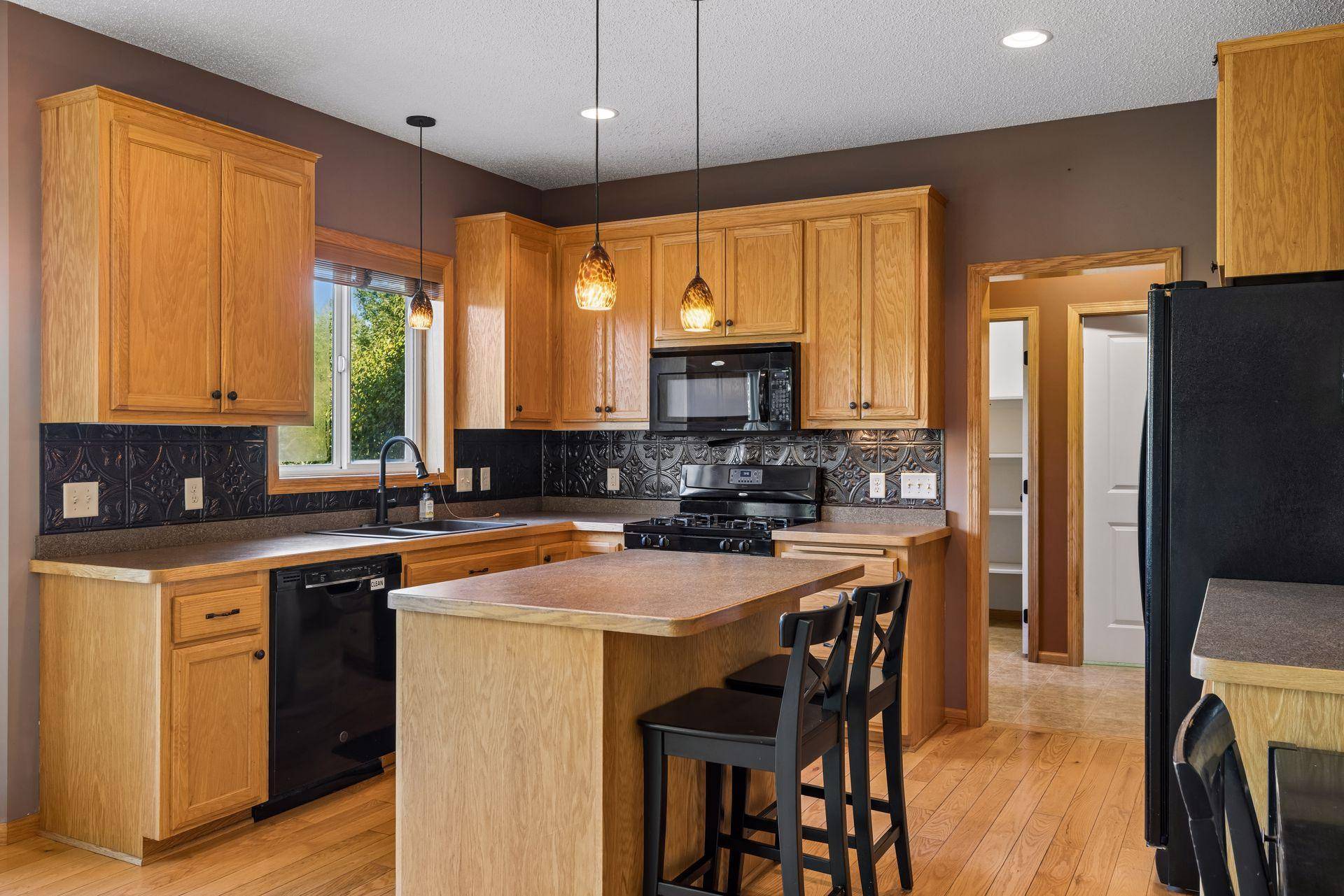 2832 Liberty TRL, Woodbury, MN 55129
