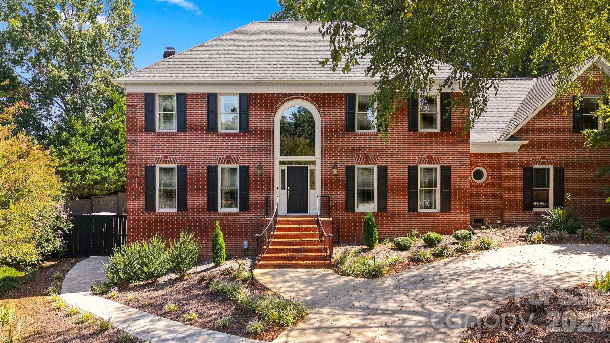 555 19th Avenue LN NW, Hickory, NC 28601