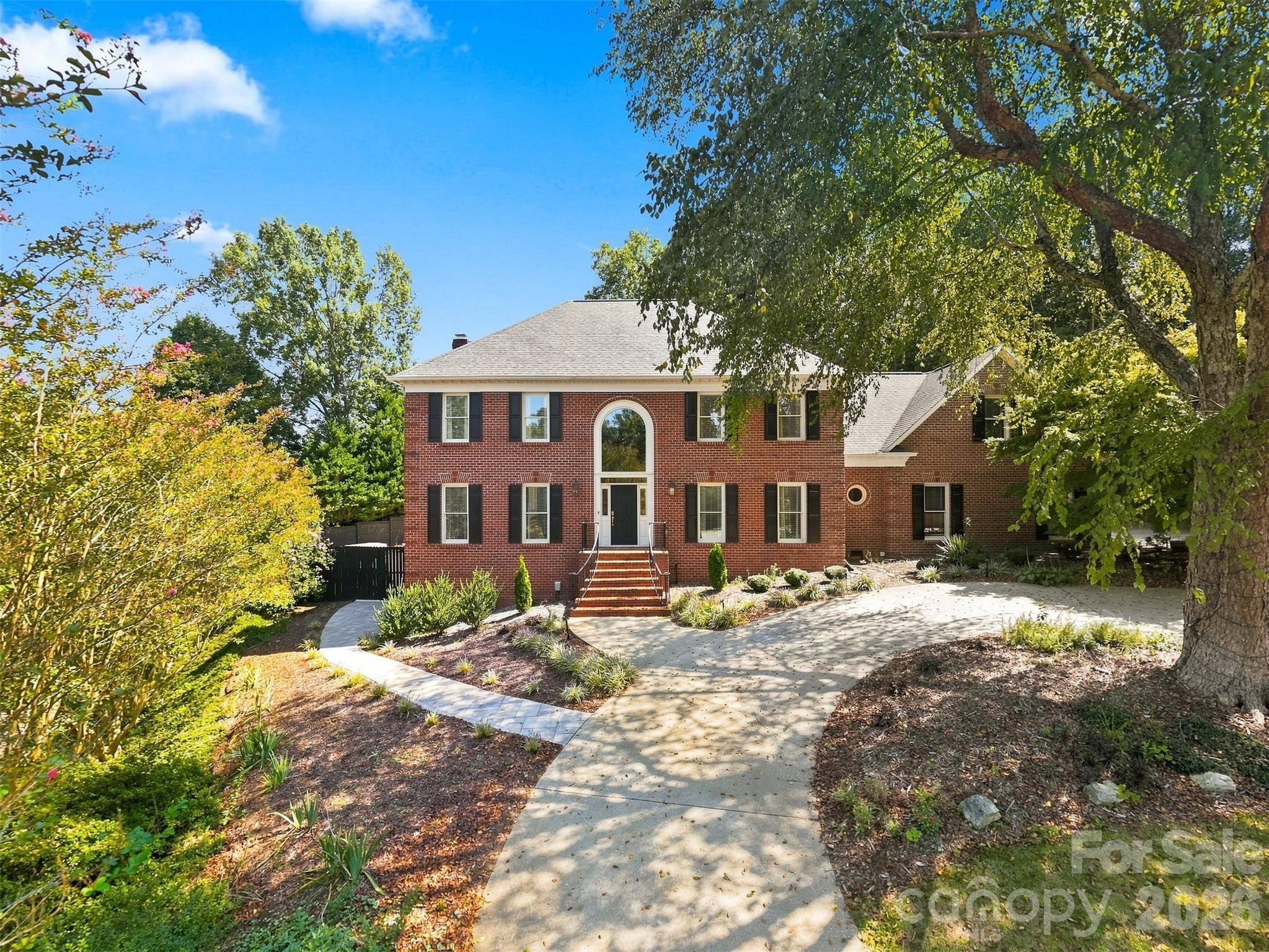 555 19th Avenue LN NW, Hickory, NC 28601