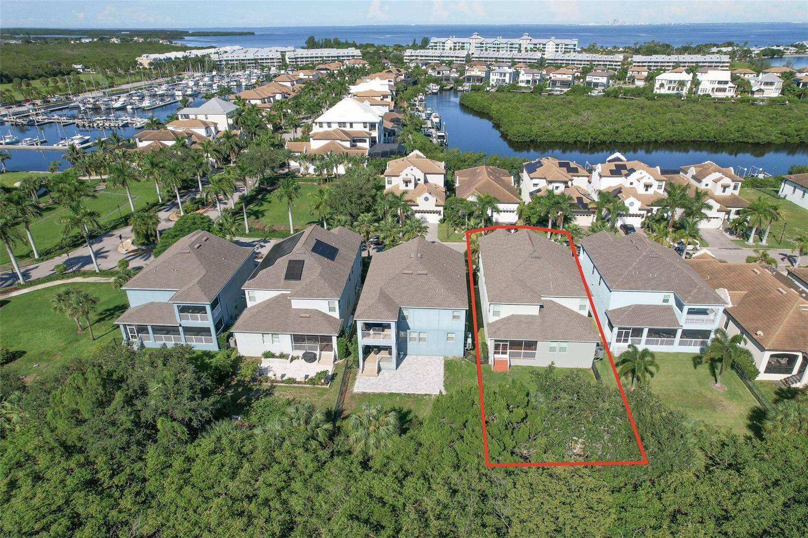 911 SEAGRAPE DR, Ruskin, FL 33570