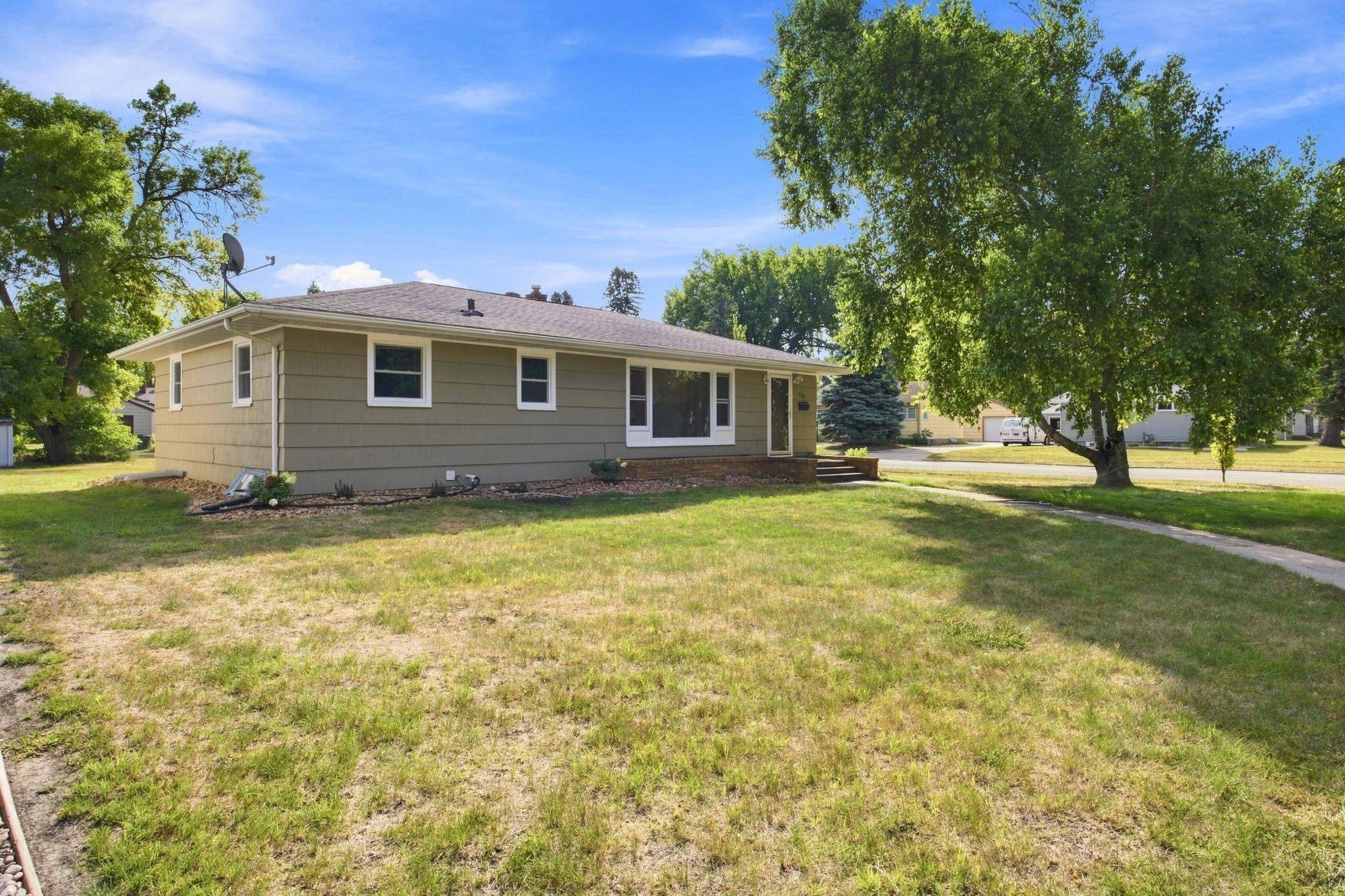 1520 3rd ST S, Moorhead, MN 56560